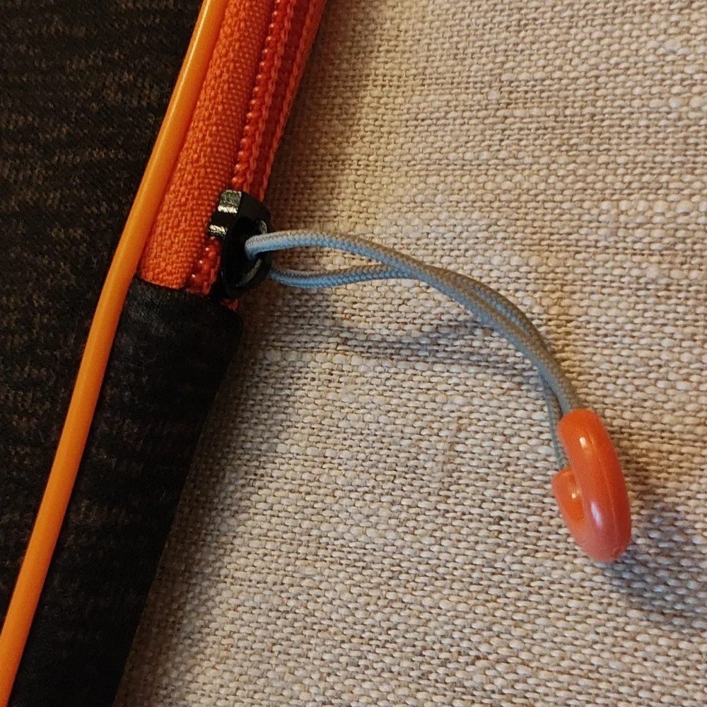 COMPUTER PROTECTOR SLEEVE FOLD